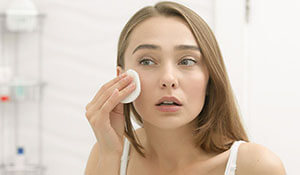 ARE YOU MAKING THESE MISTAKES WHILE REMOVING YOUR MAKEUP?