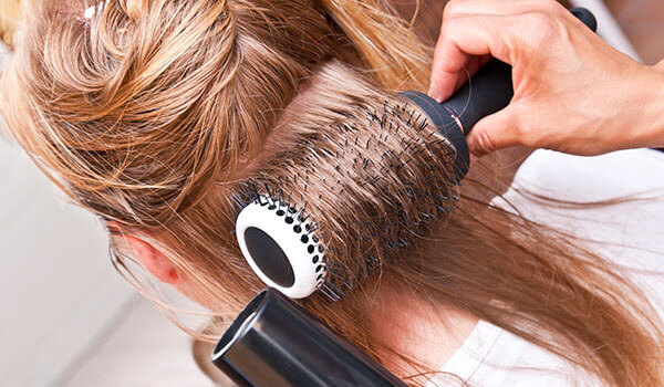 How to use a round brush for bouncy hair