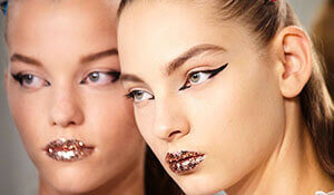 HAVE YOU SEEN THESE RUNWAY-INSPIRED GLITTER MAKEUP LOOKS?