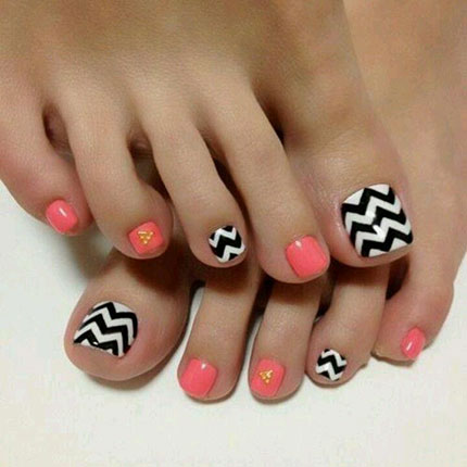 black toe nail art 600x400